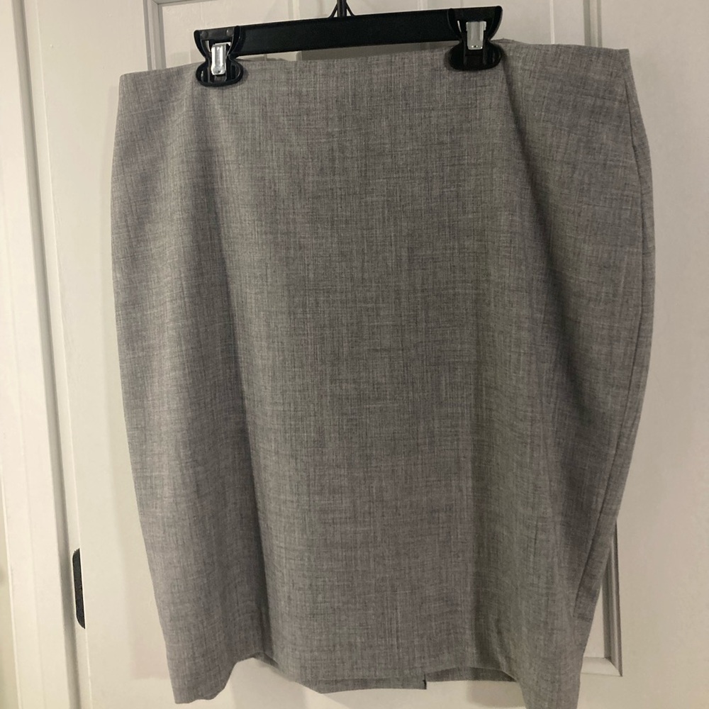 EUC grey pencil skirt